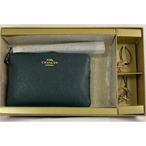 NWT COACH Corner Zip Wristlet with Charms Crossgrain Leather Forest Green C6878
